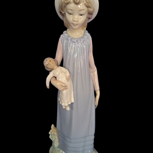 Vintage 1978 Lladro Daisa 'Belinda with Her Doll' Porcelain 11" Figurine 5045 - Picture 7 of 7